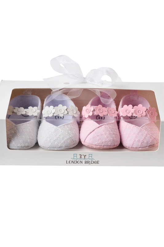 Set of baby girl shoes in a box